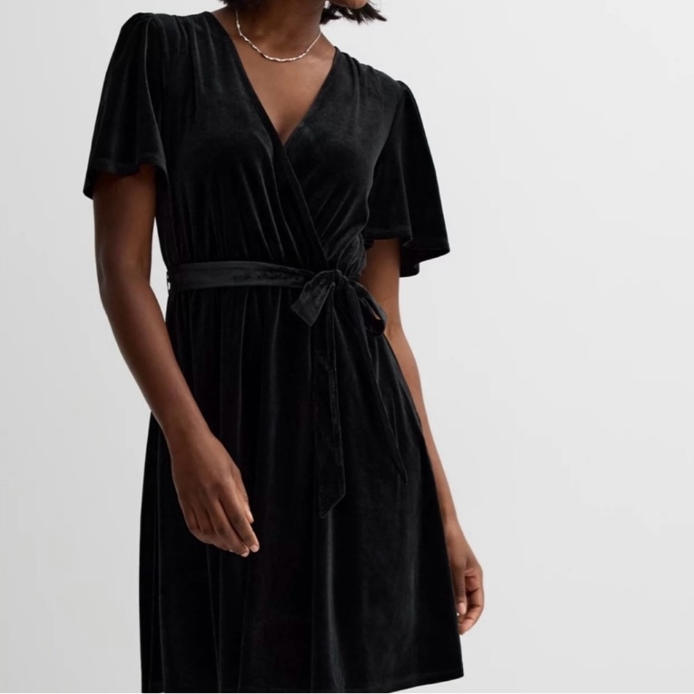 NWT Draper James Flutter Sleeve Tie Waist Velvet Dress